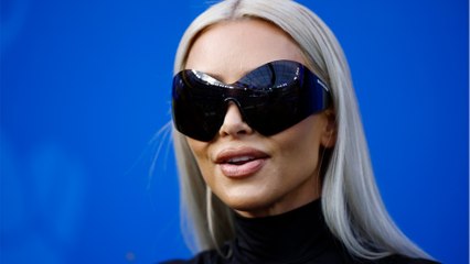 VOICI - Kim Kardashian dévoile son costume pour Halloween et c'est bluffant