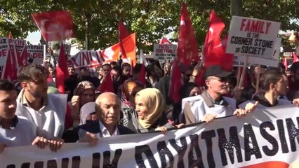 Ankara'da İstanbul Sözleşmesi ve Lgbti Karşıtı "Ailen Saldırı Altında Yürüyüşü" Yapıldı: "Cinsiyetsiz Toplum Projesine 'Dur' De"