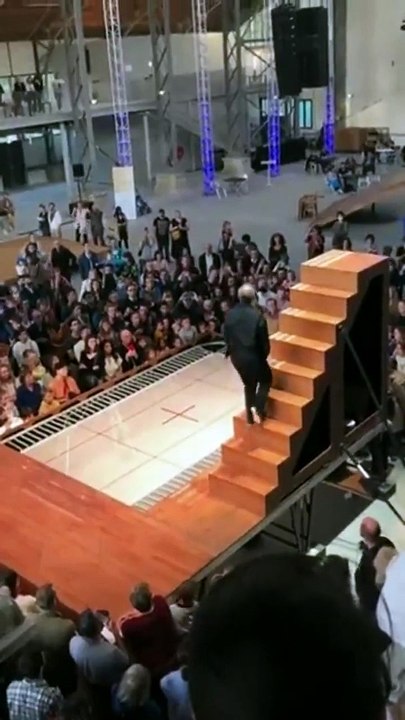 Ce qu'il fait sur son Trampoline est dingue