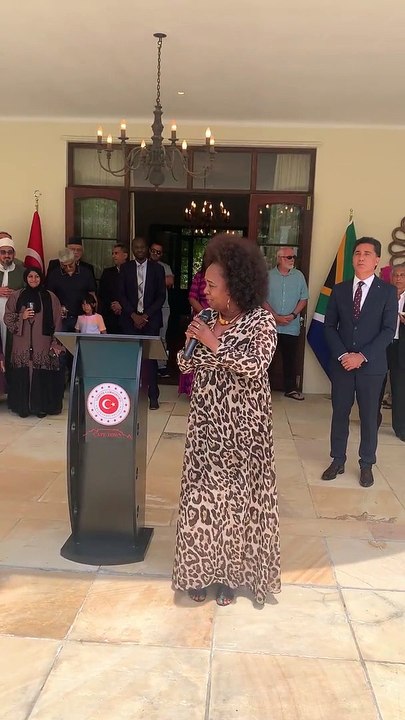 Türkiye'nin Cape Town Başkonsolosluğu'nda Cumhuriyet Bayramı kutlandı: Lipua Tsira, törende İstiklal Marşı'nı seslendirdi 