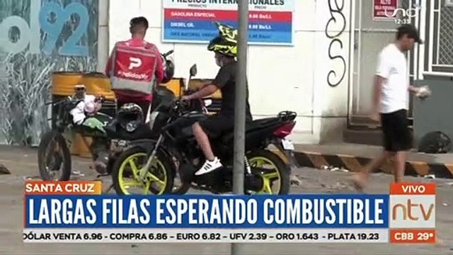 Largas filas en estaciones de servicio en busca de gasolina
