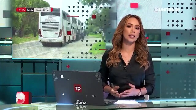 Policías llegan en 10 buses a Santa Cruz para un “relevamiento de efectivos” ante paro indefinido