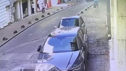 Beyoğlu'ndaki kavgada ölen kişinin darbedilme anı güvenlik kamerasında
