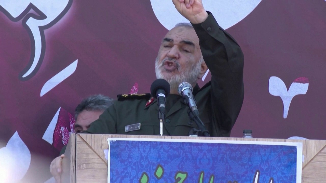الطلاب الإيرانيون يتحدون الحرس الثوري