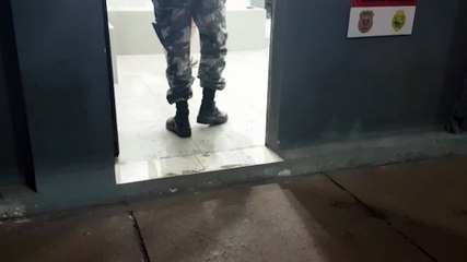 Homem que estaria apontando simulacro no Centro é detido pela PM