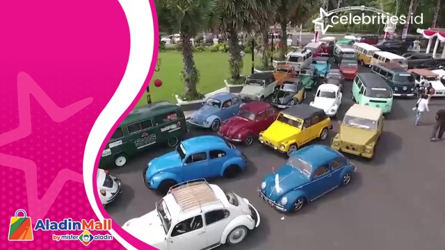 Meriahakan HUT Jatim, Ratusan Mobil Antik Konvoi Keliling Surabaya