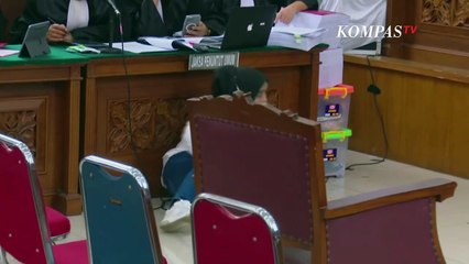 Momen Saksi ART Susi Peragakan Saat Bantu Putri Candrawathi Ditemui Jatuh di Magelang