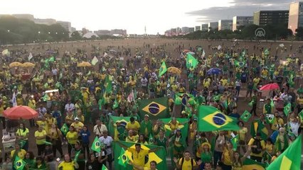 Brezilya'da seçimi kaybeden Bolsonaro taraftarlarının üzüntüsü