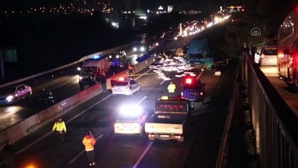 Kamyona çarparak devrilen tırdaki 1 kişi öldü, 1 kişi yaralandı