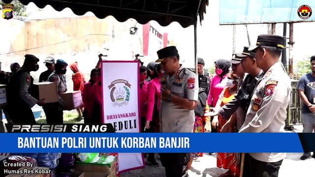Polres Kotawaringin Barat Bagikan Bansos Kepada Warga yang terdampak banjir