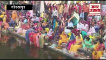 Chhath Puja 2022: सूर्य को अर्घ्य देकर व्रती महिलाओं ने किया व्रत का पारण