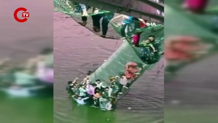 Hindistan’da köprünün çökme anına ait görüntüler ortaya çıktı