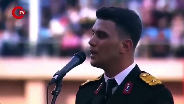 Tarkan, şarkısını söyleyen teğmene kayıtsız kalmadı: 'Çok güzel söylemişsin teğmen kardeş'