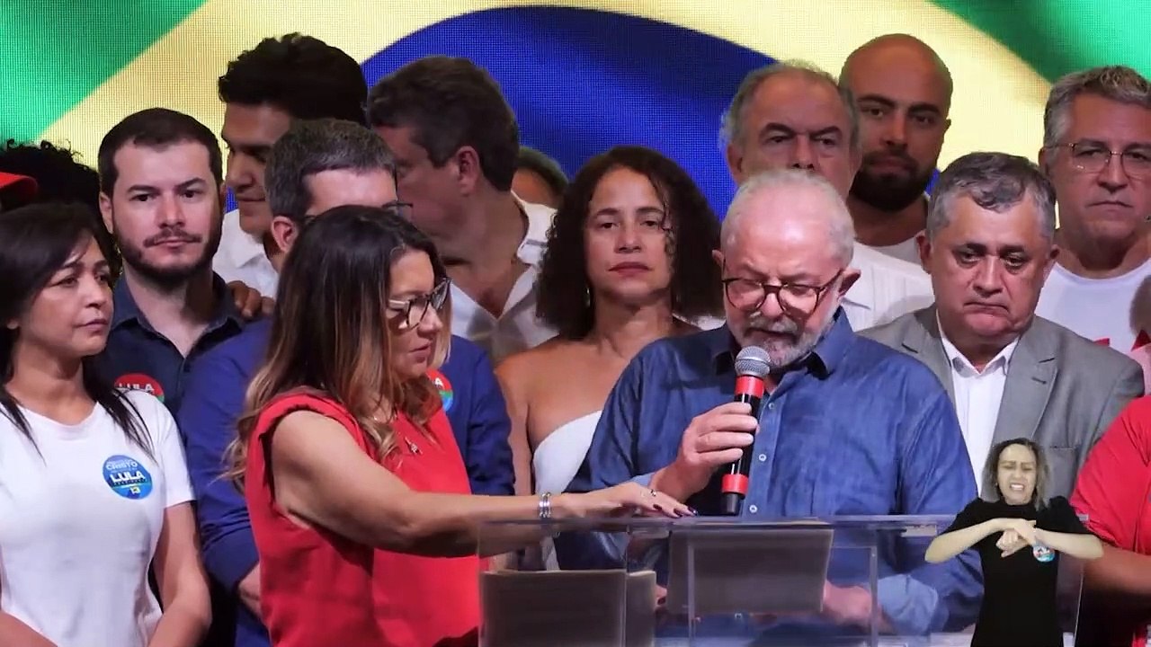 Lula se impone a Bolsonaro por un estrecho margen en Brasil