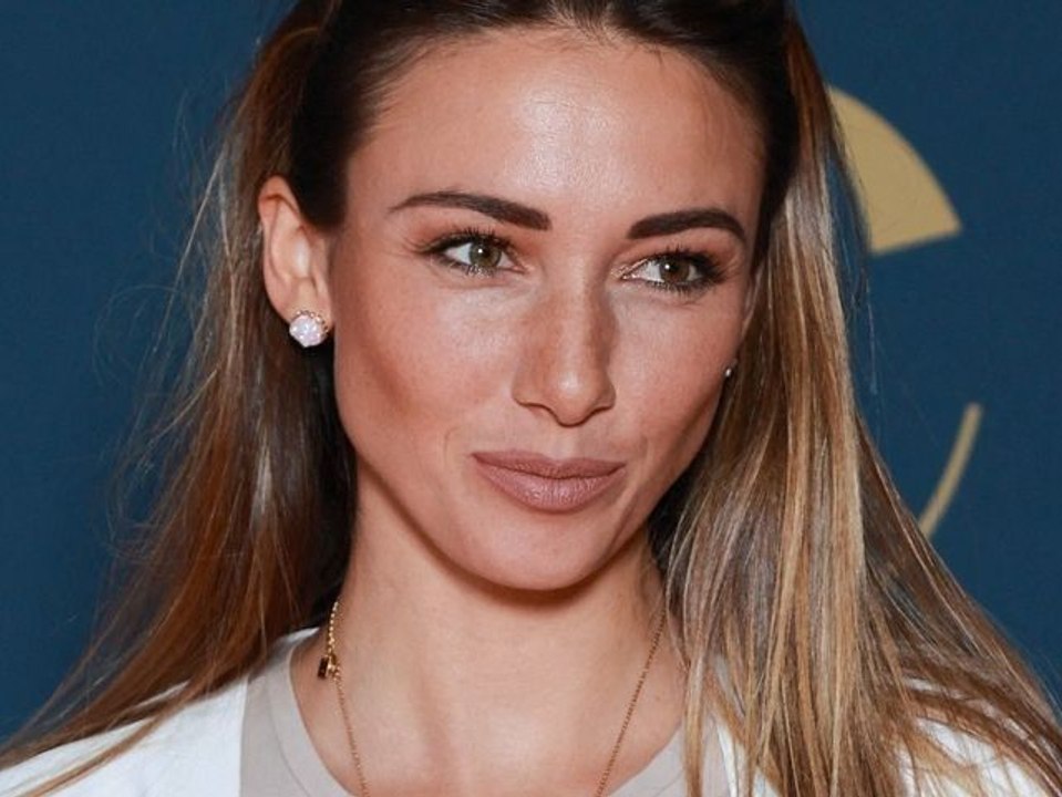 "On a fait des soirées à trois plein de fois" : séparée de Roger, Delphine Wespiser fait des confidences inattendues sur ses ex