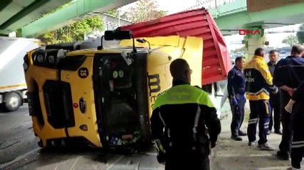 Mucize kurtuluş: TIR devrildi, burnu bile kanamadı