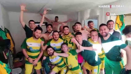 Amatör maçta rakibi ile havada çarpışan futbolcu, yürekleri ağza getirdi!