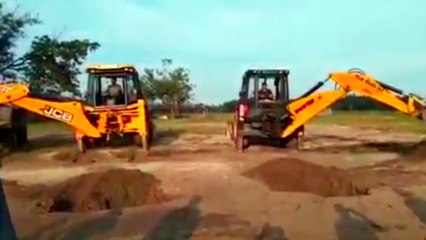 Backhoe Competition Manitou VS JCB