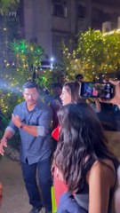 WatchVideo: Paparazzo falls while clicking Ananya Panday, Navya Naveli Nanda on their way out from the former's birthday bash