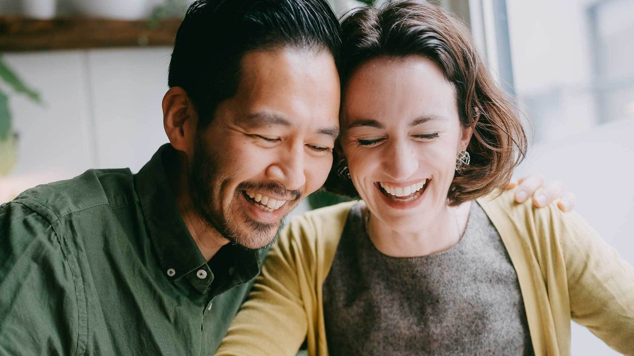 Glückskinder im November: Diese 3 Sternzeichen verlieben sich jetzt!