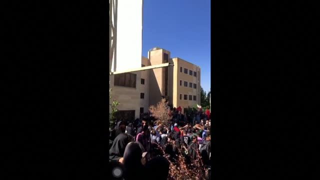 Las protestas contra el régimen iraní continúan con acciones en la universidad