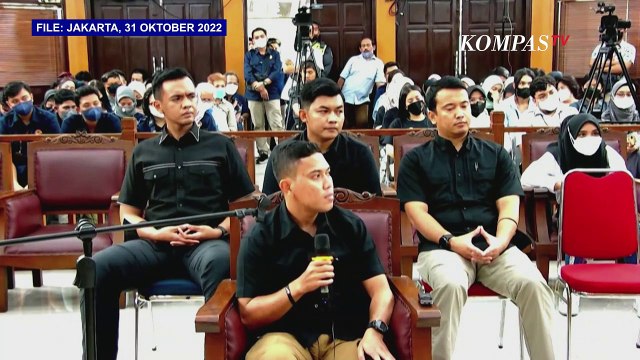 Cerita Ajudan Lihat Ferdy Sambo Pakai Sarung Tangan Hitam dan Senjatanya Jatuh Jelang Eksekusi Yosua