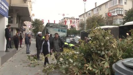 Direksiyon başında fenalık geçiren İETT sürücüsü kaza yaptı