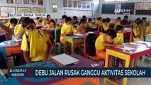 Debu Jalan Rusak Ganggu Aktivitas Belajar di Sekolah