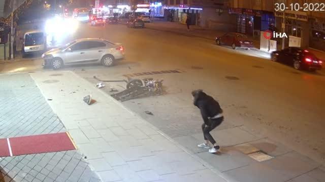 Motosikletli sürücü otomobille çarpıştı, metrelerce öteye böyle savruldu