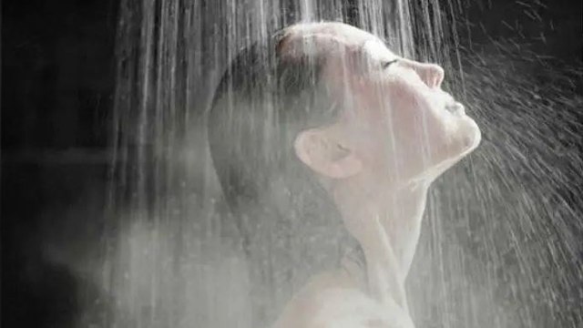 सर्दी में गर्म पानी से नहाने पर क्या होता है।Sardi Me Garam Pani Se Nahane Par Kya Hota Hai। *Health