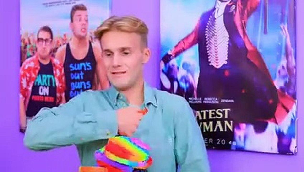 y2mate.com - 15 Cara Aneh Menyelinapkan Mainan Pereda Stres Ke Bioskop_v240P