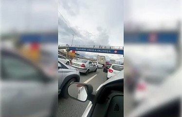 Trânsito bloqueado na BR-101 em Palhoça