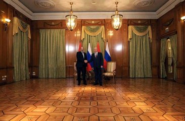 Putin ve Paşinyan Soçi'de bir araya geldi