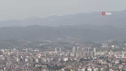 Hatay'da toz bulutu etkili oldu, araçlar tozla kaplandı