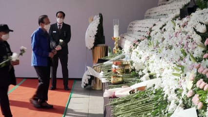 Corea del Sur llora a las víctimas de la mortal aglomeración de Halloween