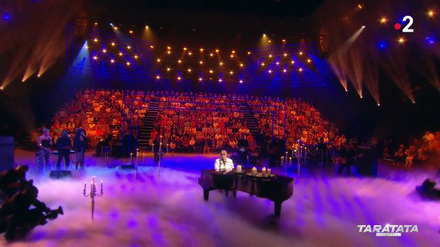 En larmes, Pascal Obispo chante pour Daniel Levi avec les anciens des Dix commandements