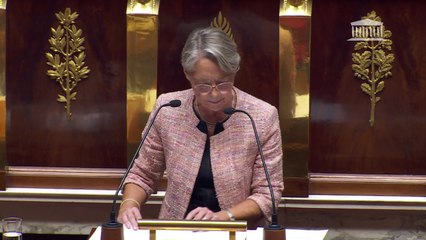 Élisabeth Borne aux députés LFI: "Votre motion de censure, c'est du brouhaha""