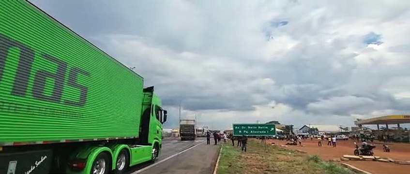 Caminhoneiros bolsonaristas protestam por causa do resultado das eleições