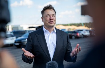 Скачать видео: Elon Musk might raise Twitter blue tick fee to $19.99 a month