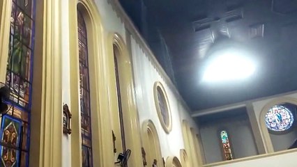 Enxurrada invade igreja durante temporal em Marilândia do Sul