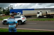 Manifestação de caminhoneiros na PR-323, em Umuarama