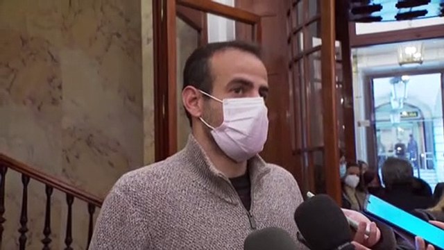 Bustamante renuncia a su acta en el Congreso y afirma que su acusación de maltrato es falsa