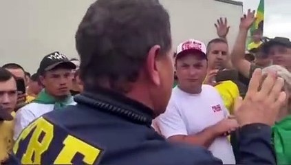 "A única ordem que temos é estar com vocês", diz agente da PRF