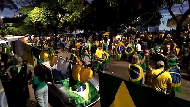Bolsonaristas interrompem fluxo de veículos em importante avenida de BH