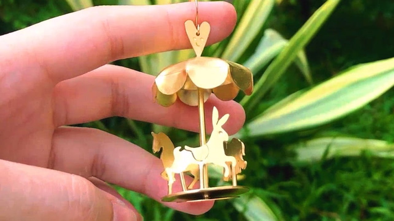 Carving brass earrings that move