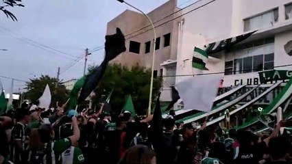 Banderazo Villa Mitre en la previa al partido contra Olimpo