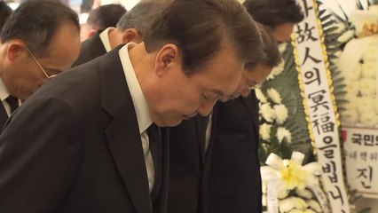 [현장영상+] 윤 대통령, 국무위원들과 이태원 합동분향소 조문 / YTN