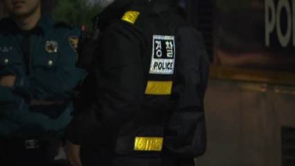 [뉴스앤이슈] "토끼 머리띠 남성 등 5~6명이 밀기 시작"..경찰, CCTV 분석 시작 / YTN