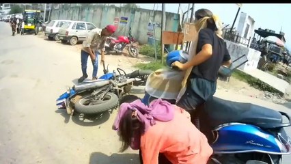 Scooty 2 Girl Accident Funny Video Papa Ki Pari Scooty Se Giri