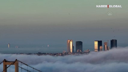 İstanbul’da yoğun manzarası sis kartpostallık görüntüler oluşturdu
